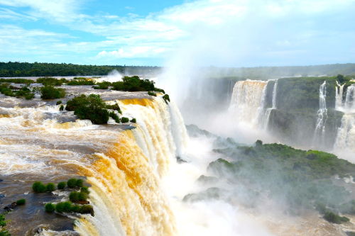 Iguazú; tendencje separatystyczne podczas głębokiego kryzysu ekonomiczno-społecznego