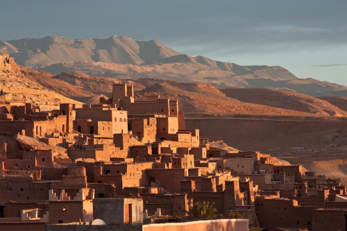 Maroko; terytorium maroka, piaszczyste plaże, wybrzeżu morza śródziemnego, południu kraju wartym odwiedzenia