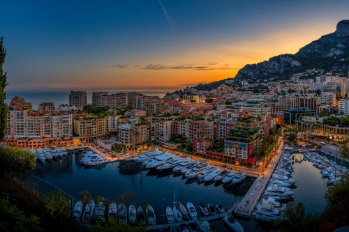 Monako, podział administracyjny, blisko jest francuskie Lazurowe Wybrzeże