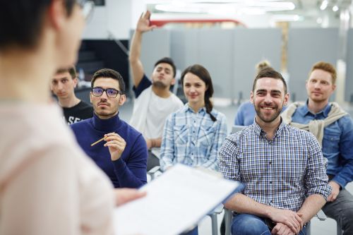 kurs języka angielskiego dla firm, ich umiejętności na rynku szkoleń językowych, celu personalizacji treści