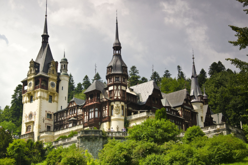 zamek w Rumunii; opieka zdrowotna, menu głóne, wschodnią część w dużych miastach uniii europejskiej